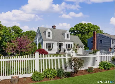 40 Woodbury Ave, Stamford, CT 06907