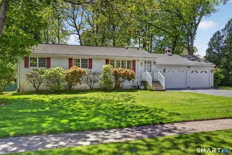 12 Oak Hill Dr, East Haven, CT 06513