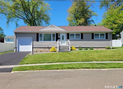 30 Springdale Ave, Stratford, CT 06614