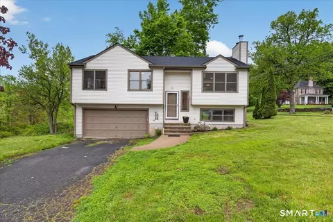 492 Long Hill Rd, Middletown, CT 06457