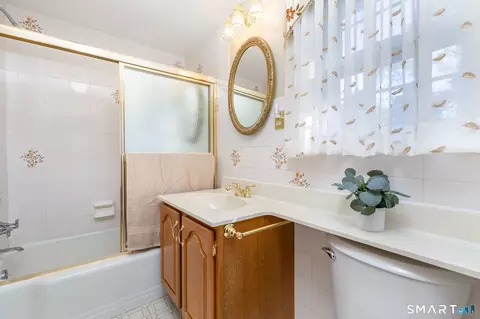 Bath - 101 Collier Rd, Wethersfield, CT 06109 photo 4 of 5