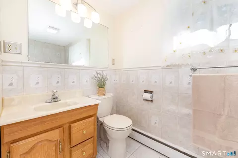 Bath - 101 Collier Rd, Wethersfield, CT 06109 photo 3 of 5
