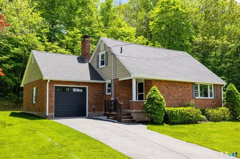 7 Capilos Dr, Cromwell, CT 06416