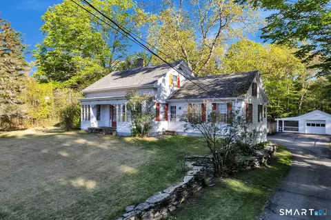 215 Walnut St, Putnam, CT 06260