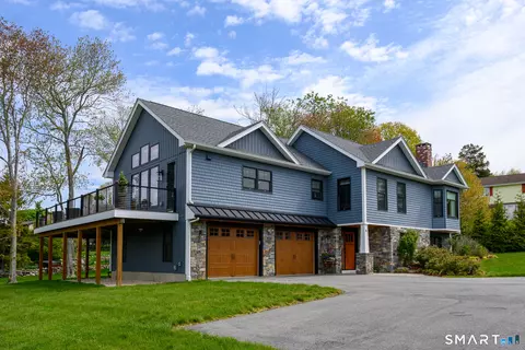 8 E Wharf Rd, Waterford, CT 06385