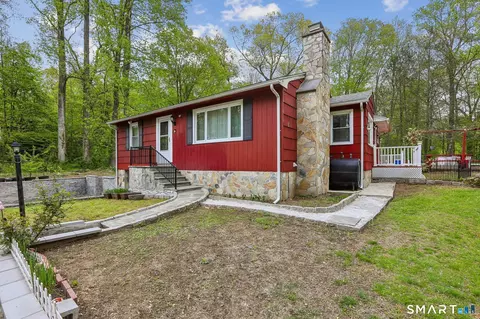 286 Moose Hill Rd, Monroe, CT 06468