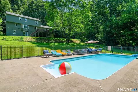 26 Mountain Laurel Ln, Newtown, CT 06482
