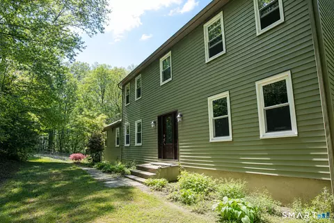 26 Mountain Laurel Ln, Newtown, CT 06482
