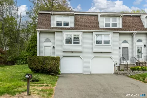 26 Kowal Ct, Newington, CT 06111