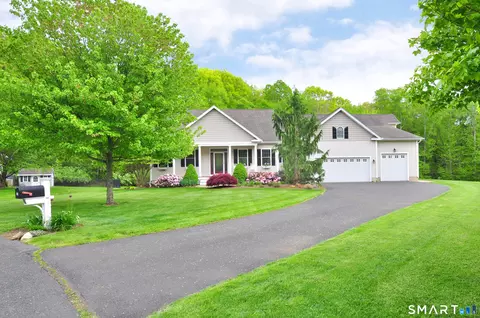 19 Claire Ln, Bloomfield, CT 06002