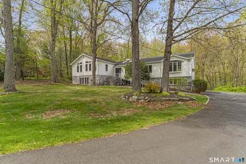 89 Cranbury Dr, Trumbull, CT 06611