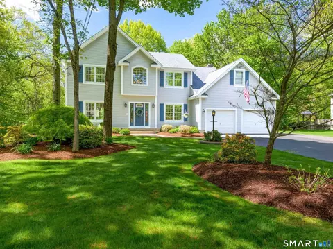 4 Crystal Ln, Wallingford, CT 06492