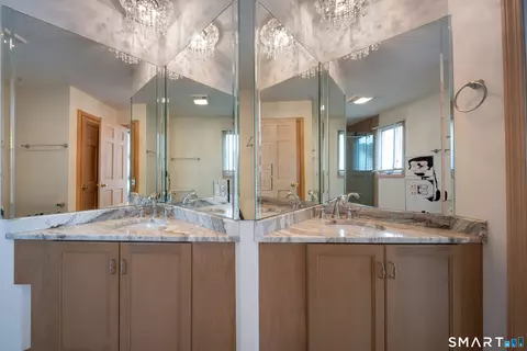 Bath - 5 Loop Rd # -A, Clinton, CT 06413 photo 2 of 5