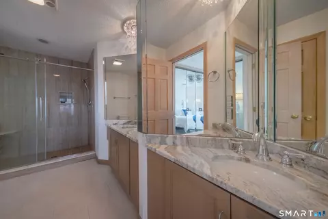 Bath - 5 Loop Rd # -A, Clinton, CT 06413 photo 1 of 5