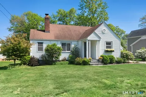 22 Country Ln, Trumbull, CT 06611