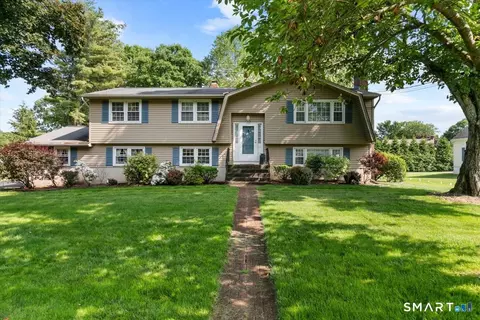 74 Hintz Dr, Wallingford, CT 06492