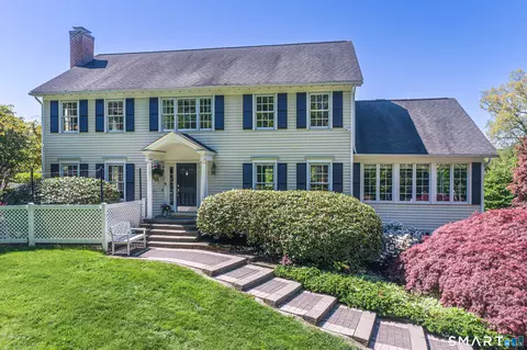 9 Schoolhouse Pl, Ridgefield, CT 06877
