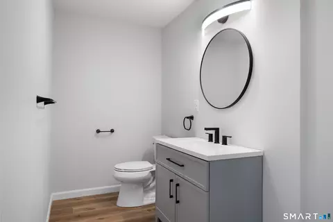 Bath - 464 Dowd Ave #464, Canton, CT 06019 photo 1 of 6