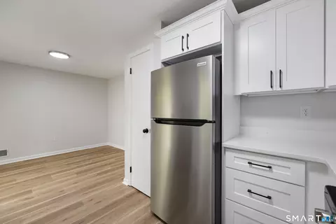Kitchen - 464 Dowd Ave #464, Canton, CT 06019 photo 5 of 7