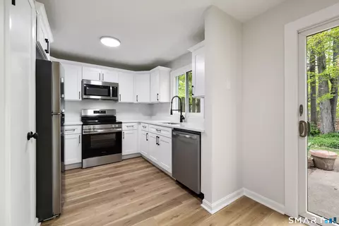 Kitchen - 464 Dowd Ave #464, Canton, CT 06019 photo 1 of 7