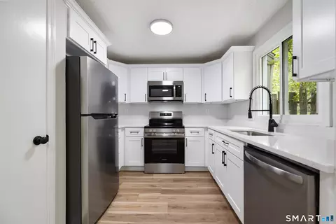 Kitchen - 464 Dowd Ave #464, Canton, CT 06019 photo 7 of 7