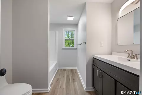 Bath - 464 Dowd Ave #464, Canton, CT 06019 photo 4 of 6