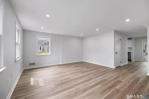 Living - 464 Dowd Ave #464, Canton, CT 06019 photo 2 of 5