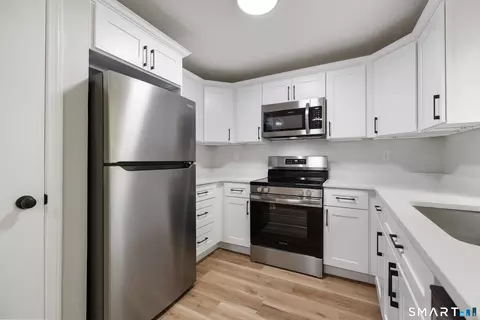 Kitchen - 464 Dowd Ave #464, Canton, CT 06019 photo 2 of 7