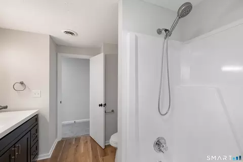 Bath - 464 Dowd Ave #464, Canton, CT 06019 photo 5 of 6