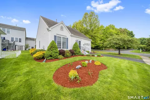 Exterior - 7 Heather Ln #7, Suffield, CT 06078 photo 4 of 7