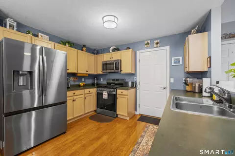 Kitchen - 7 Heather Ln #7, Suffield, CT 06078 photo 1 of 2