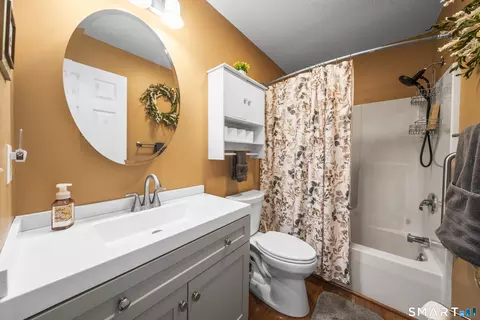 Bath - 7 Heather Ln #7, Suffield, CT 06078 photo 1 of 3