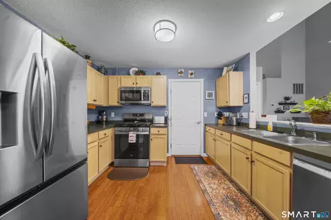 Kitchen - 7 Heather Ln #7, Suffield, CT 06078 photo 2 of 2