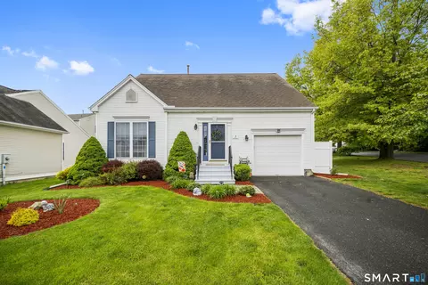 7 Heather Ln #7, Suffield, CT 06078
