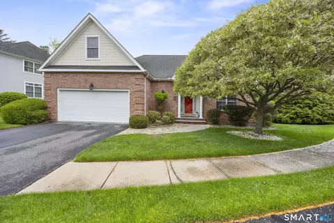 13 Stonegate Cir, Cheshire, CT 06410