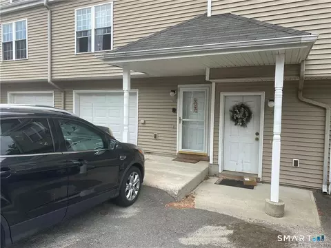 174 Stonefield Dr #44, Waterbury, CT 06705