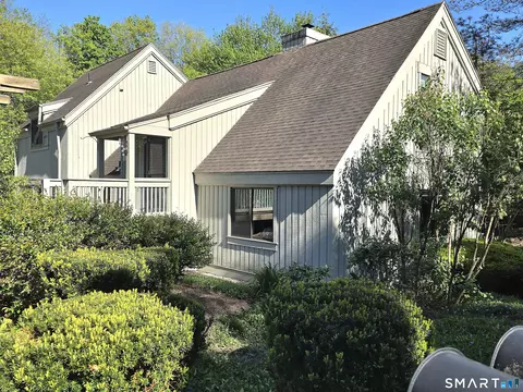 2 Heritage Vlg #B, Southbury, CT 06488