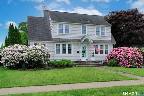 372 Rowland Rd, Fairfield, CT 06824