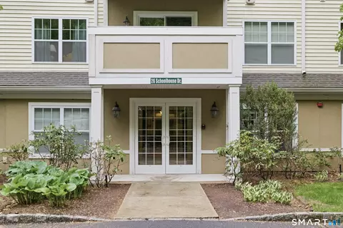 26 Schoolhouse Dr #101, West Hartford, CT 06110