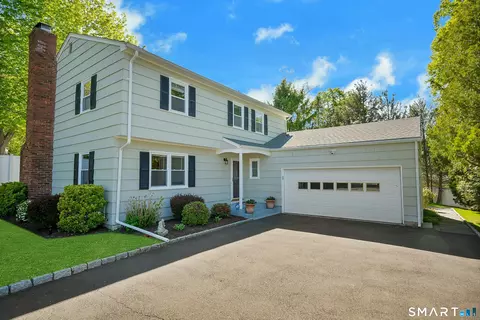 35 Hampton Ln, Stamford, CT 06903