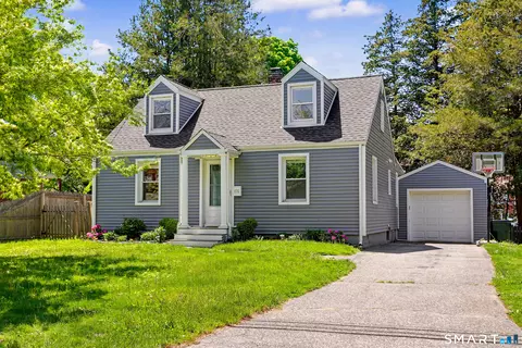 175 School St, Fairfield, CT 06824