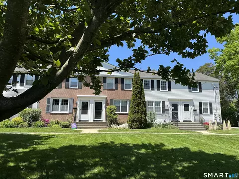 337 Sylvan Knoll Rd, Stamford, CT 06902