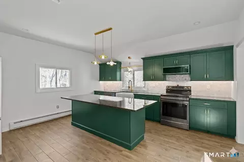 343 Hope Furnace Rd, Hope, RI 02831