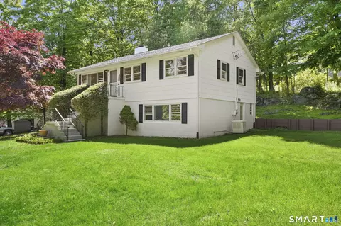 2 Laurel Hill Rd S, Sherman, CT 06784