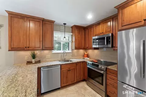 139 Heritage Vlg #B, Southbury, CT 06488