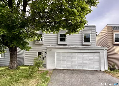 10 Inverness Ln, Middletown, CT 06457