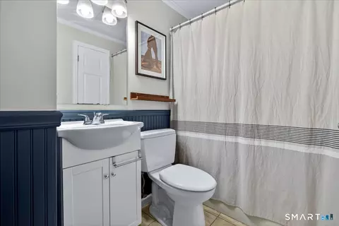 Bath - 39 Westview St, Hamden, CT 06514 photo 1 of 2