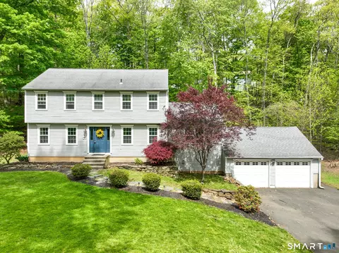 112 Barnshed Ln, Guilford, CT 06437