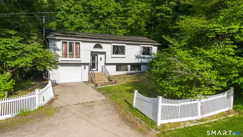 51 Valley Dr, Naugatuck, CT 06770