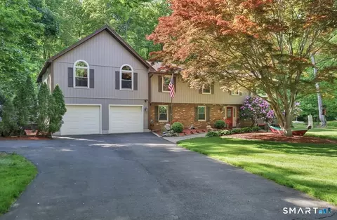 122 Ridgeview Cir, Guilford, CT 06437